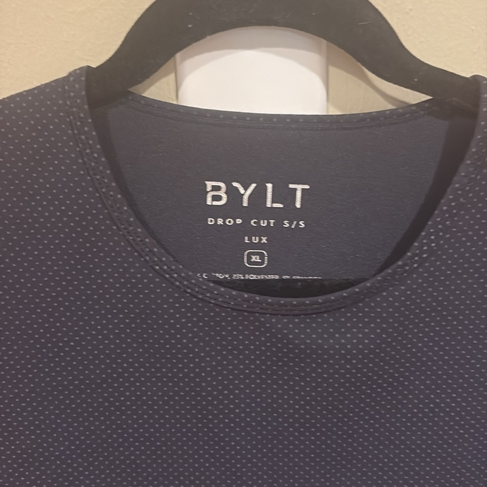 BYLT Men’s drop cut shirt. - Picture 2 of 4